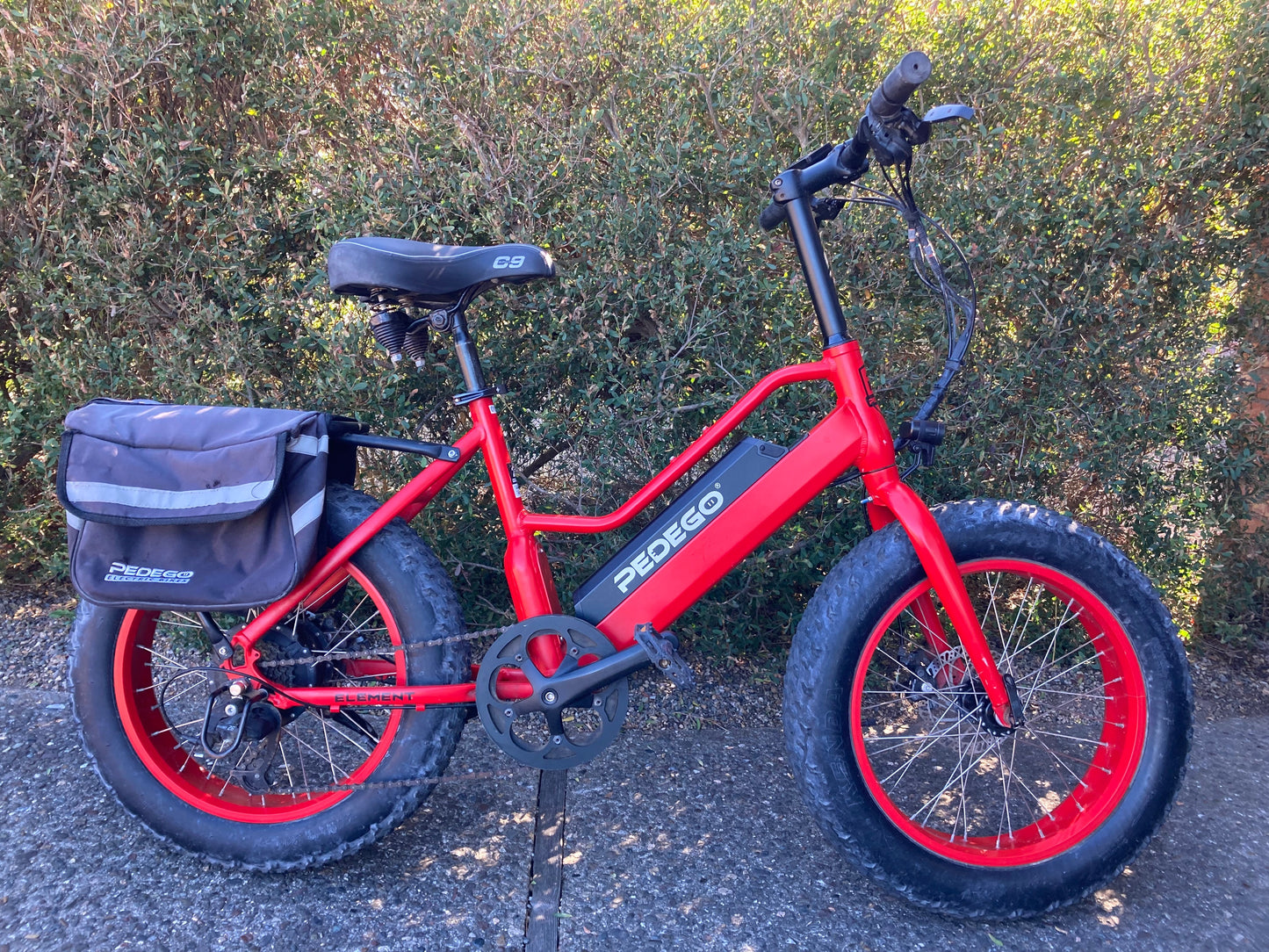 Element V1, Red #0182, 500w 10.4Ah Rack, Lite
