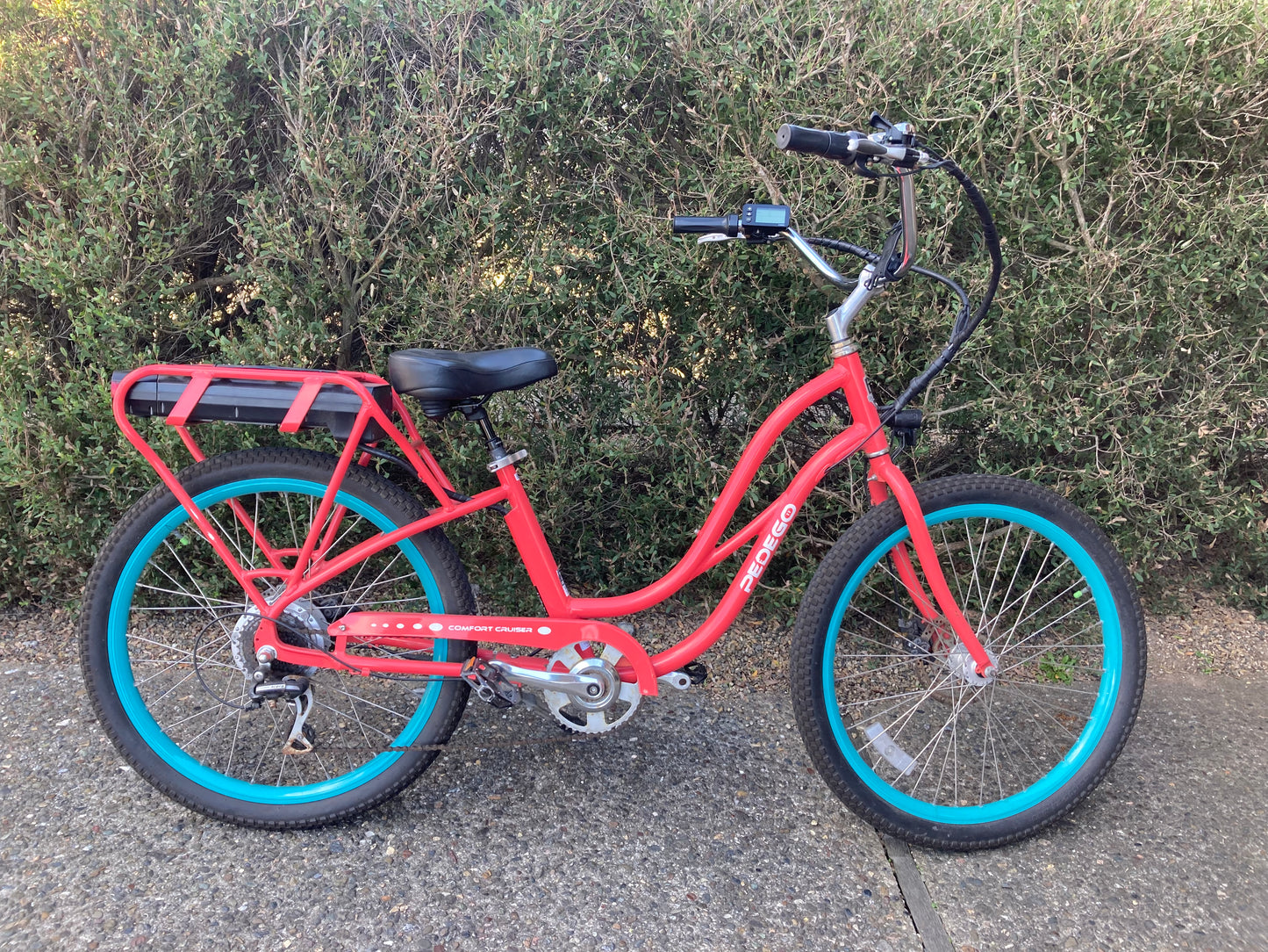 Comfort Cruiser 26" Coral #8221, 250w, 17.5Ah