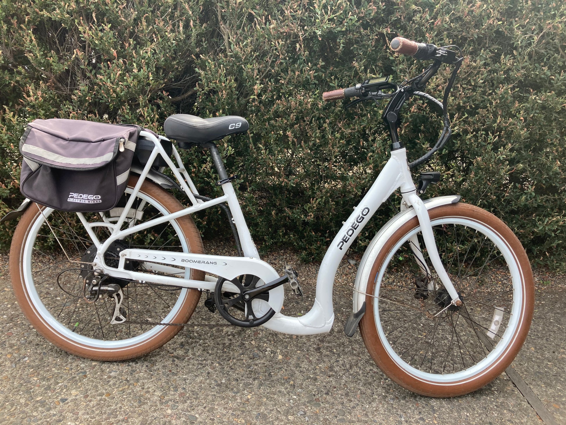 e boom electric bicycles Boomerang 26" White #8280, 749w, 17.5 Ah – Big Sur Adventures